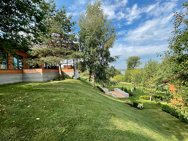 Уход за газоном осенью